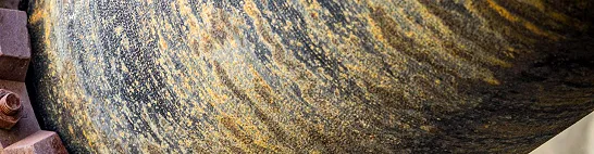 Cricche, sfogliature o vaiolature profonde sulla superficie del tubo o del raccordo