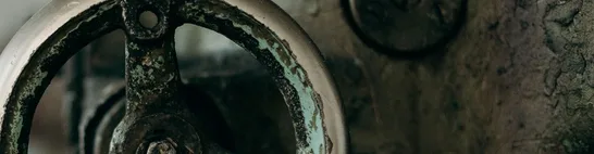 Porosity, cracks or sand holes in the body or bonnet casting