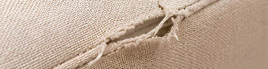 Lose oder ungleichmäßige Nähte und Falten in Polsternähten