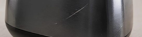 Kratzer, Dellen oder Spritzgussspuren an sichtbaren Gehäusen