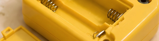 Vani batterie che si aprono senza utensile